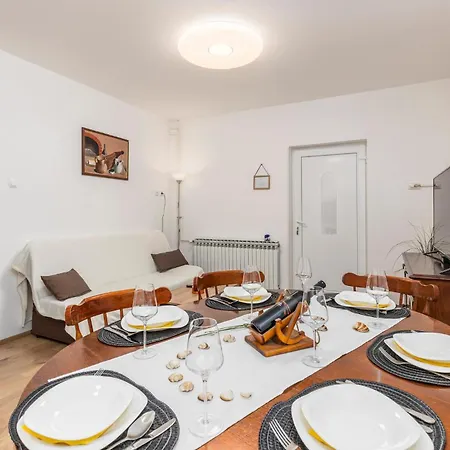 2 Bedroom Beautiful In Apartamento