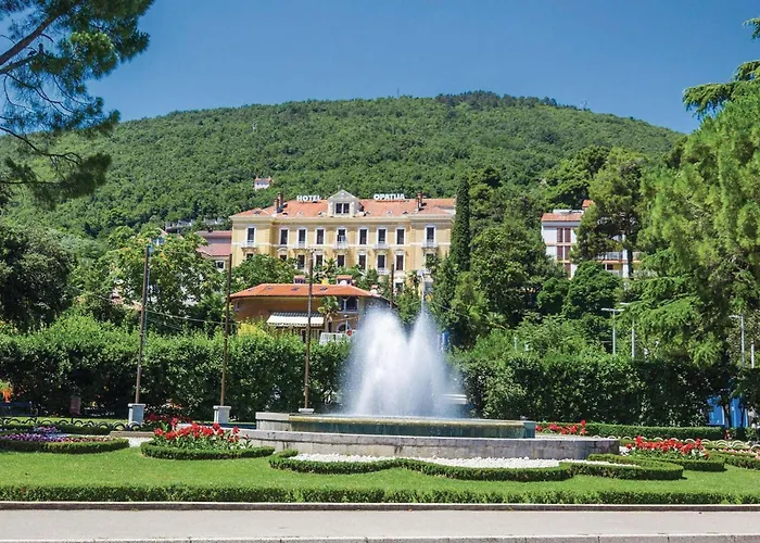 2 Bedroom Beautiful In Apartament Mucici