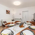 2 Bedroom Gorgeous In Apartmán