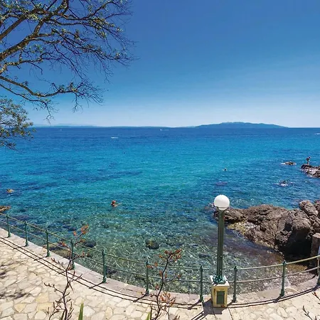 Apartment 2 Bedroom Gorgeous In Mucici