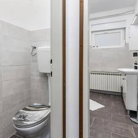2 Bedroom Gorgeous In Apartment