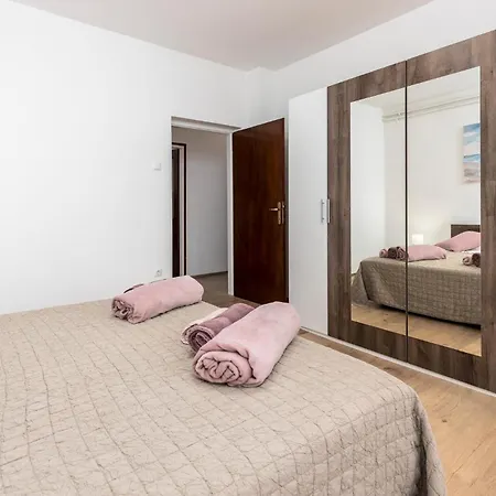 Apartment 2 Bedroom Gorgeous In *
