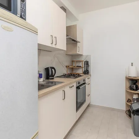 Apartment 2 Bedroom Gorgeous In