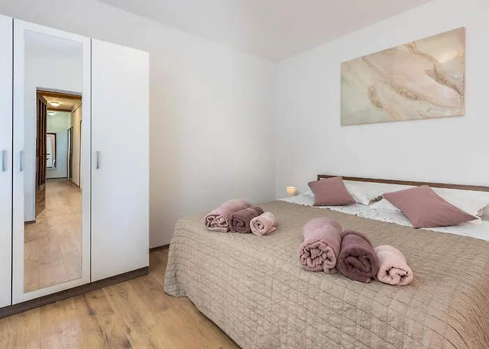2 Bedroom Beautiful In Mucici
